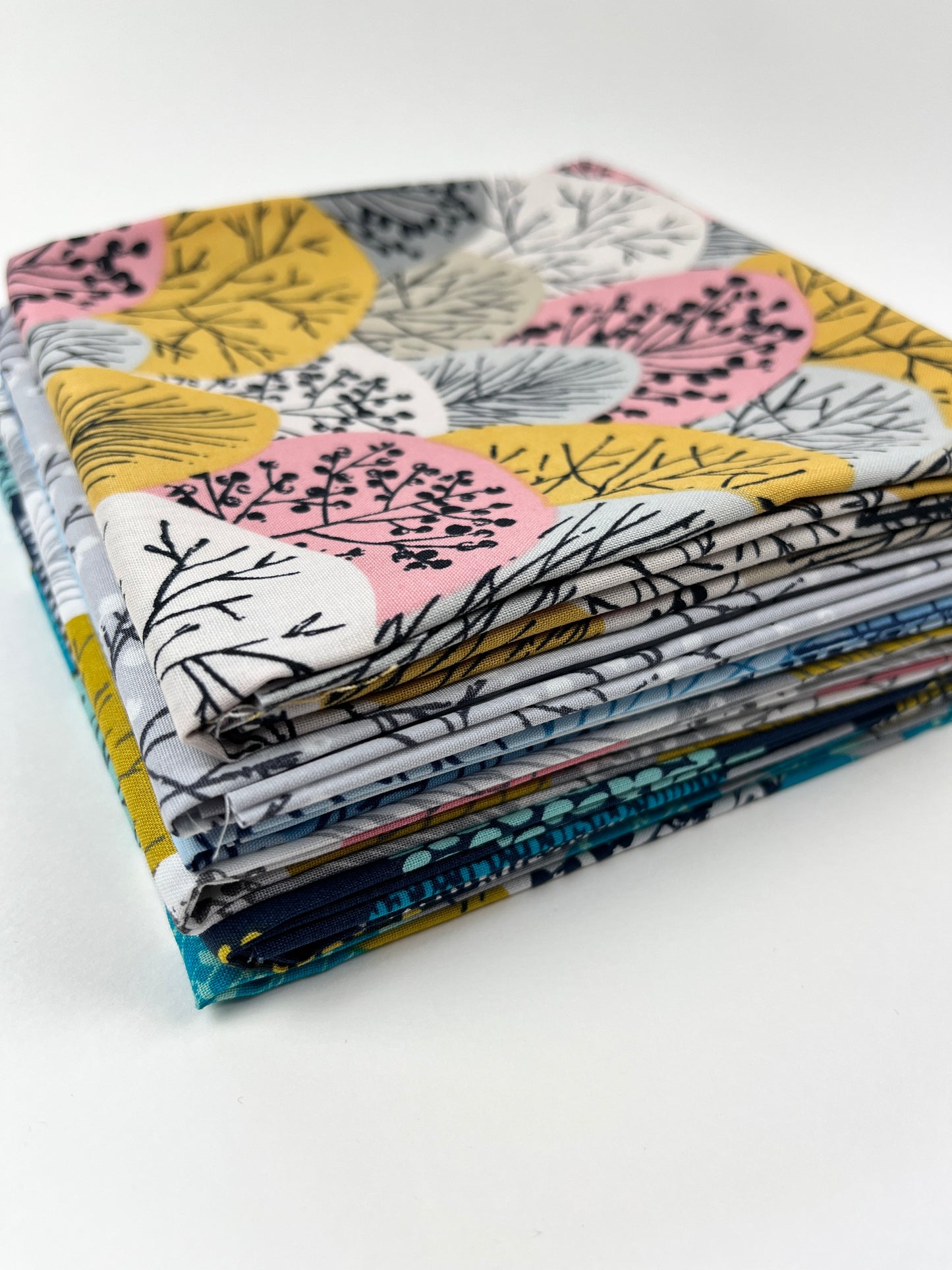 FAT QUARTER BUNDLE - Mixed organic quilting cotton fabrics (trees)