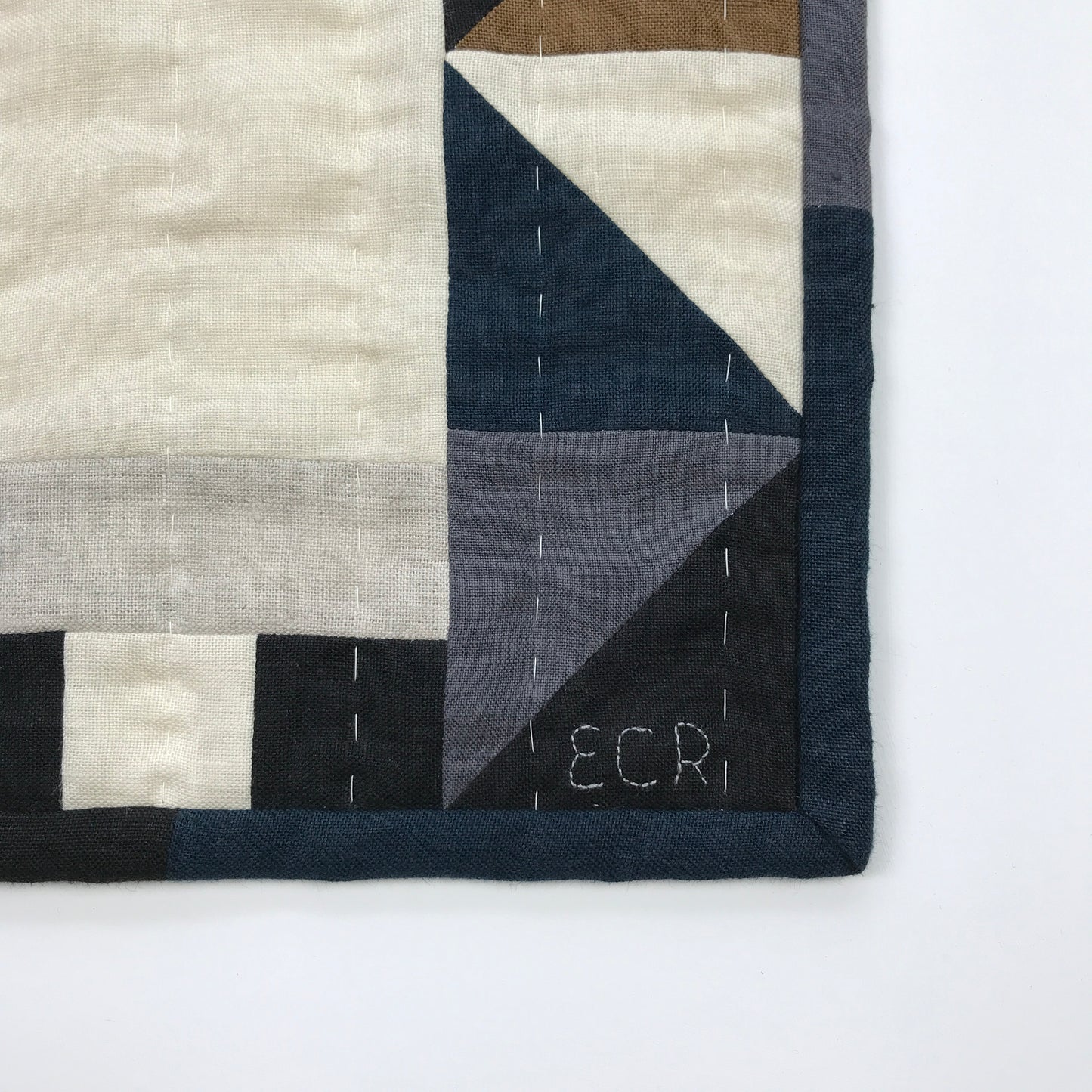 WALL QUILT BLACK FLOWER