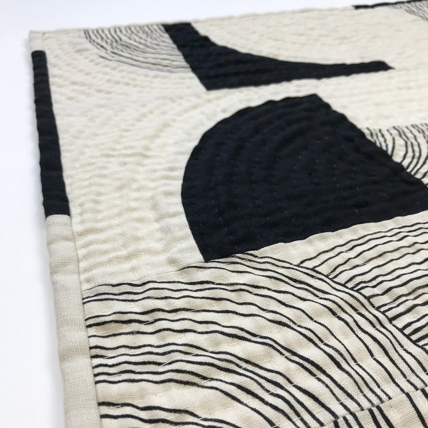 WALL QUILT MONOCHROME