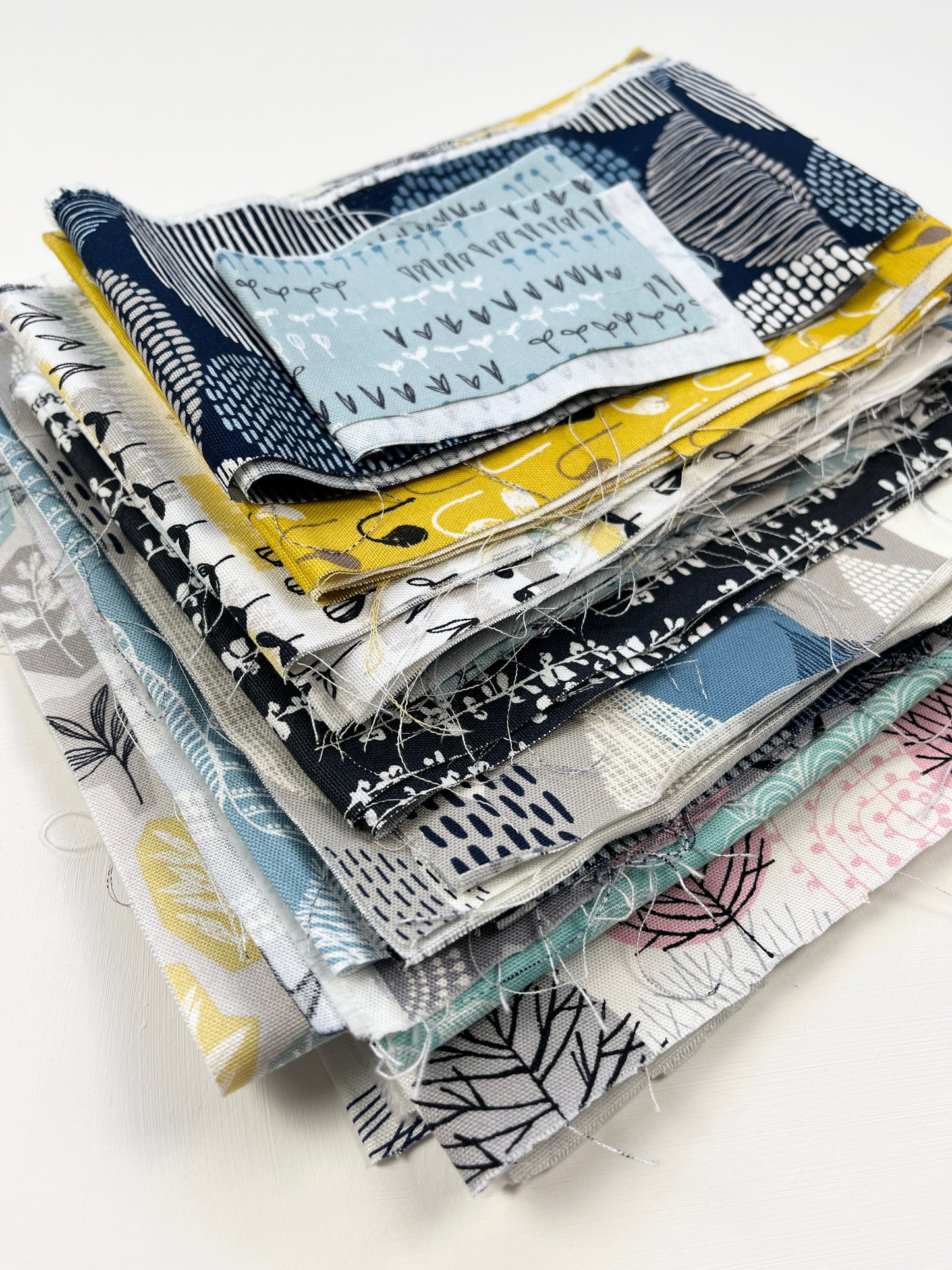 SCRAP BUNDLE - Mixed lightweight organic canvas