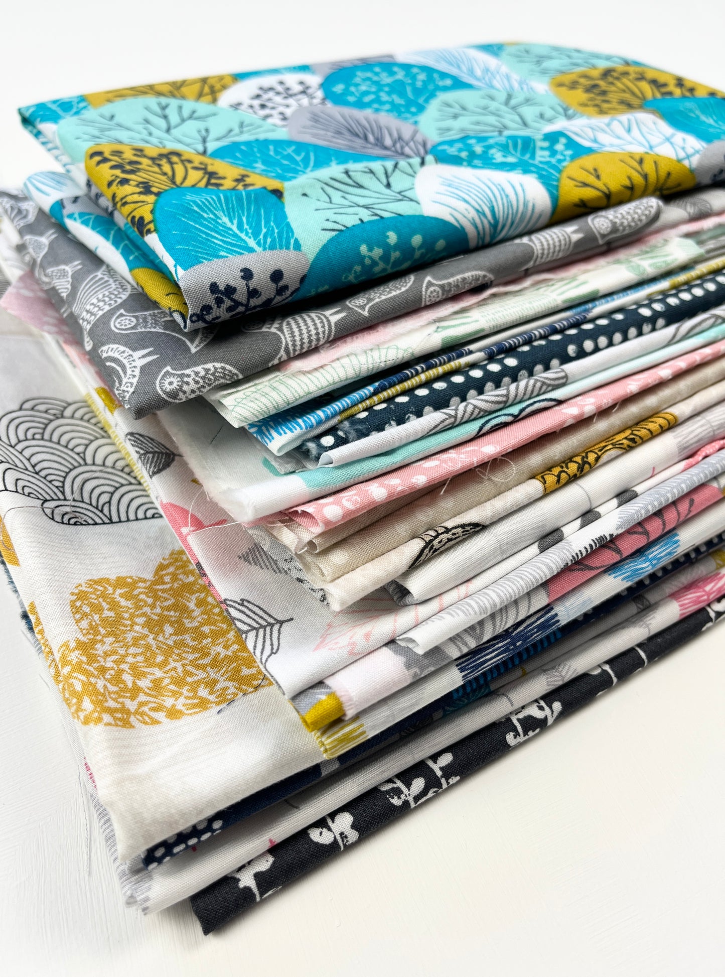 SCRAP BUNDLE - Mixed organic quilting cotton