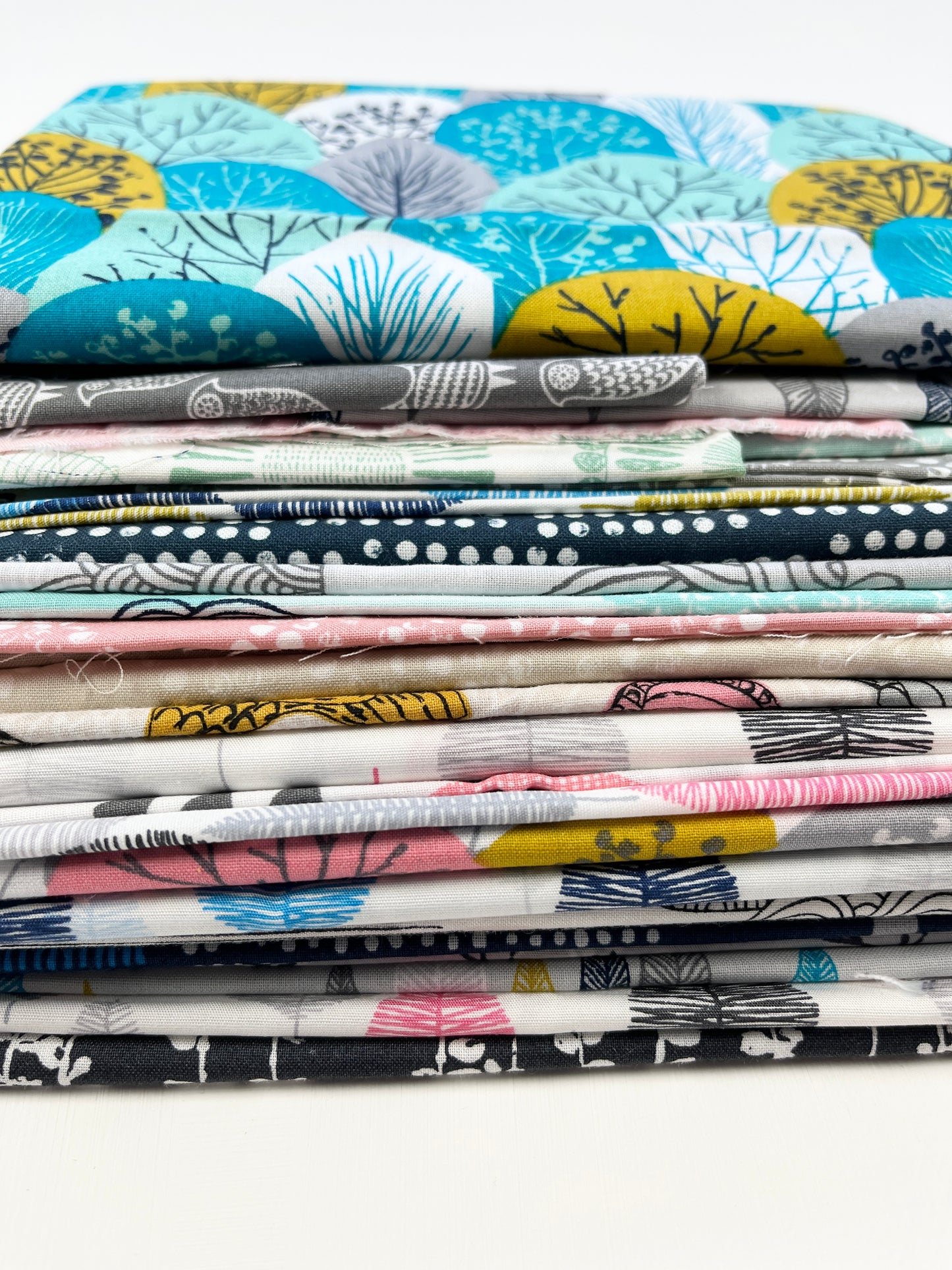 SCRAP BUNDLE - Mixed organic quilting cotton