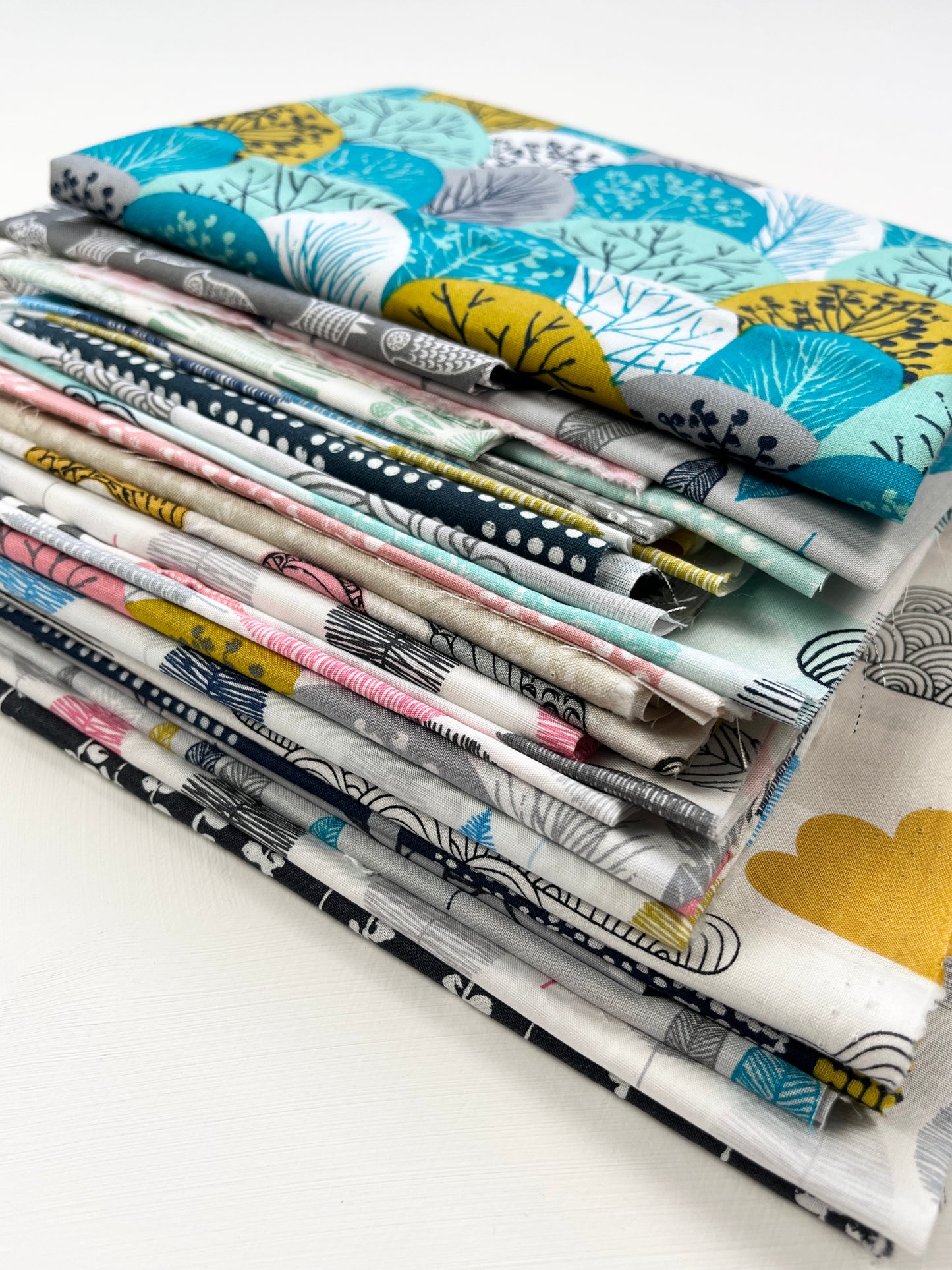 SCRAP BUNDLE - Mixed organic quilting cotton